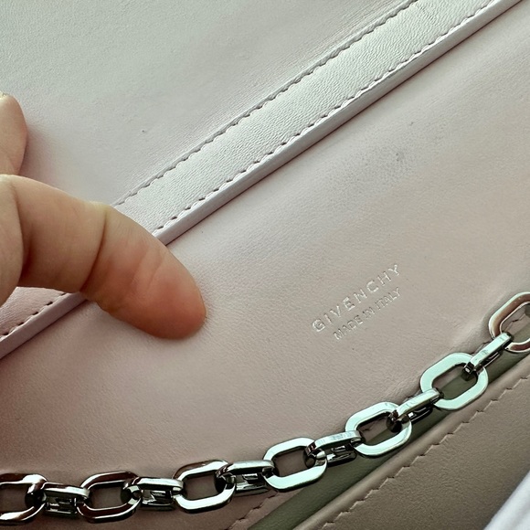 GIVENCHY MEDIUM 4G BAG IN PADDED LEATHER WITH CHAIN - Picture 7 of 14